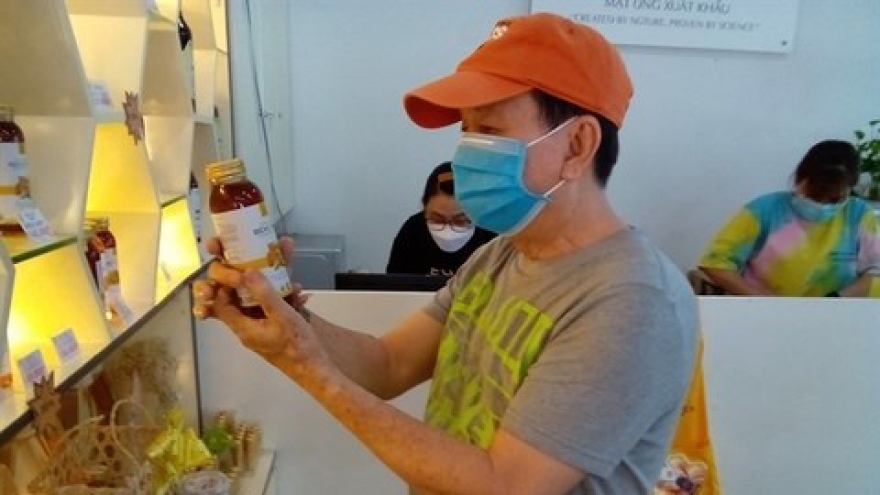 Agricultural leaders work to save honey exports to US